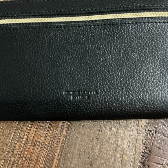 Buxton Black Leather Wallet with Gold Zipper - Picture 5 of 7